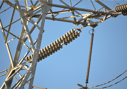 Los aisladores de distribución protegen los equipos utilizados para la electrificación y la integración de energías renovables.