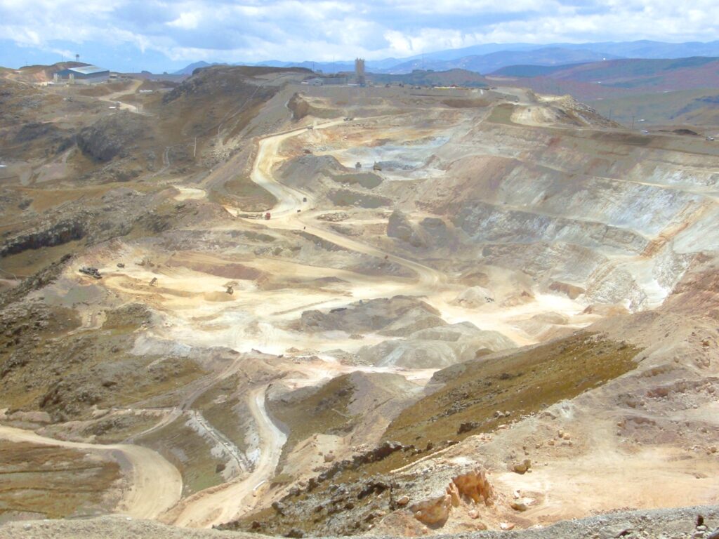 Sitio de mina de oro en Perú